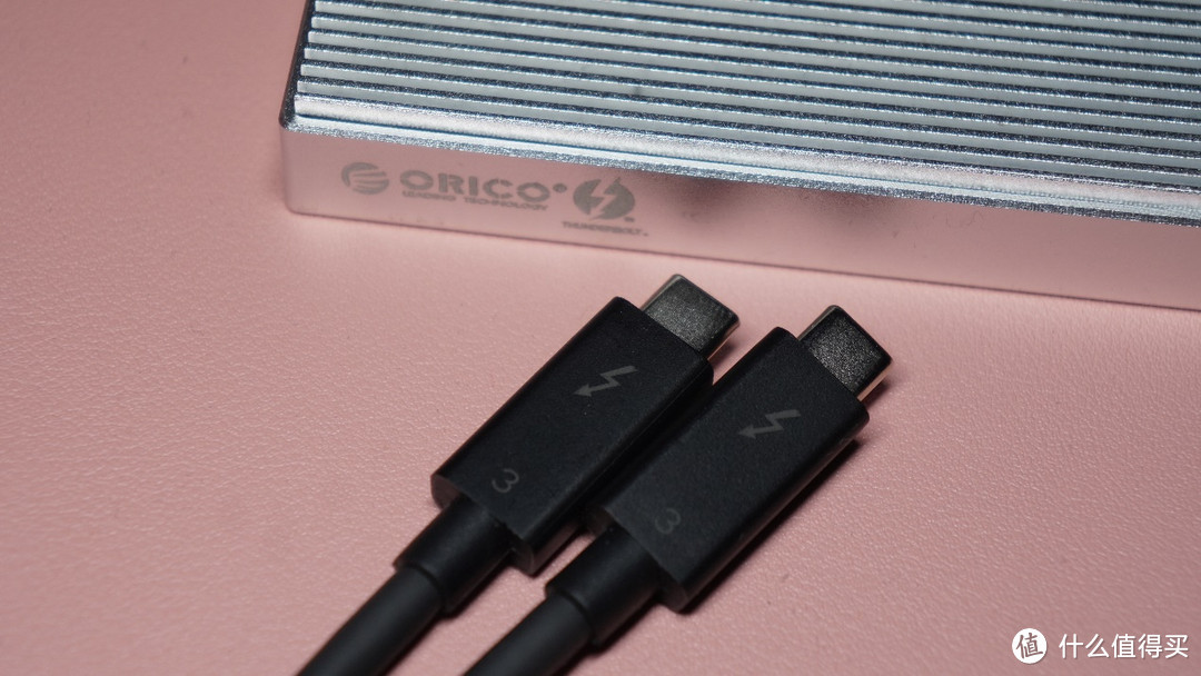 披着雷电3马甲的USB4.0？雷电3硬盘盒与USB4.0硬盘盒读写差异有多大？