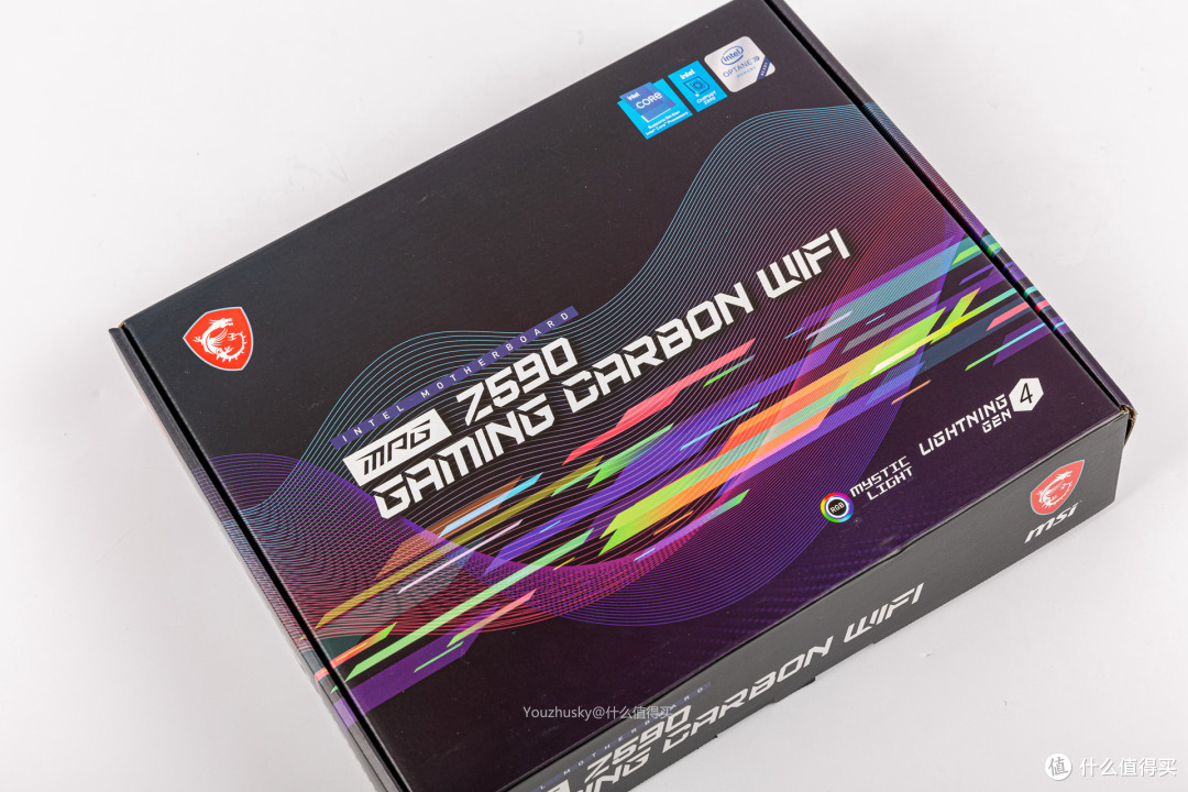 主板是微星的中端主力MPG Z590 GAMING CARBON WIFI