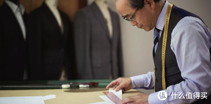 日本的这款国民级衬衫到底好不好?优衣库掌门人都爱不释手?
