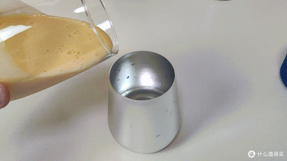 夏日酷暑只要一杯清凉鲜榨果汁就舒服了----蓝陌制冷榨汁机便携小鲜杯