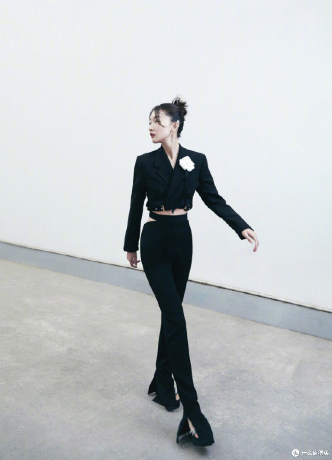 嘉人红毯女明星黑西装,杨幂、刘诗诗、唐嫣你觉得谁更炸?