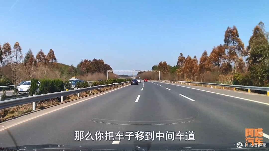 喵哥总算清楚了高速上龟速行驶的车为什么越来越多,司机被吓坏了