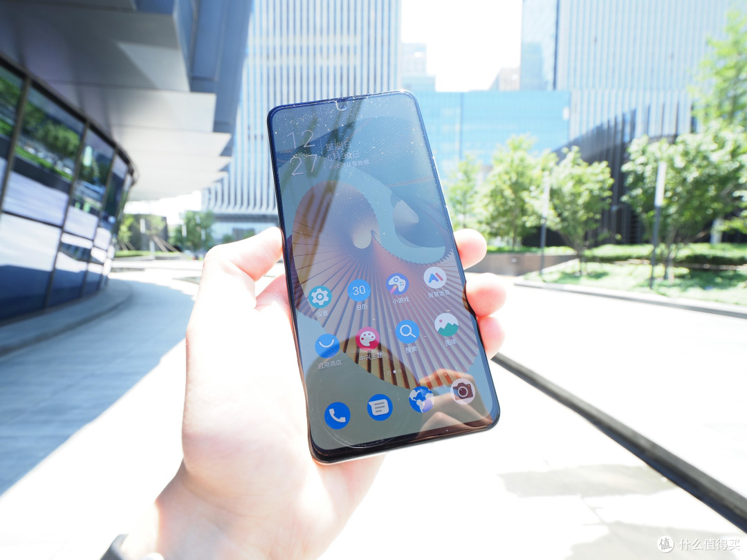 中兴Axon 30 Pro是国产5G手机之光,还是超能打的骁龙888性能旗舰?