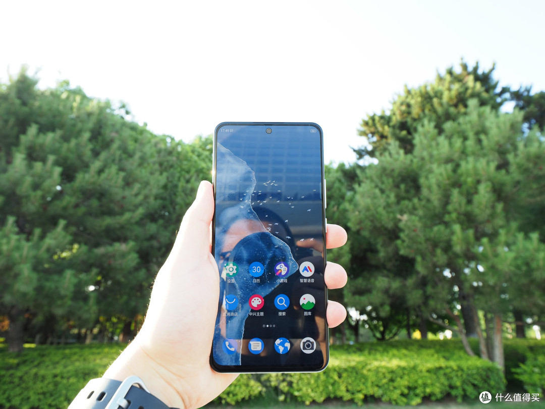 中兴Axon 30 Pro是国产5G手机之光,还是超能打的骁龙888性能旗舰?