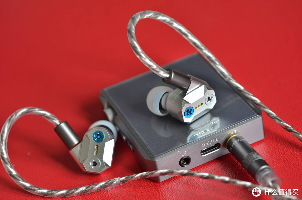 经典的卡带复古设计+复合静电动圈，最具特色的一款千元塞 铄耳Shuoer 卡带Tape Pro