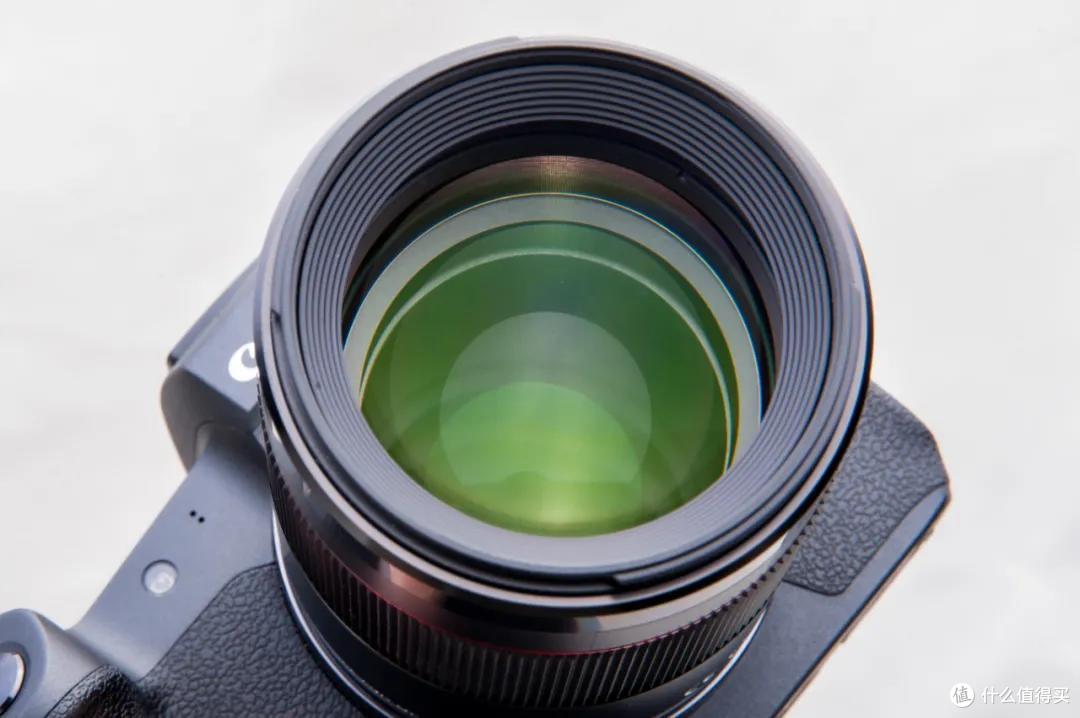 协议破解?永诺第一支RF卡口自动对焦镜头85mm F1.8R