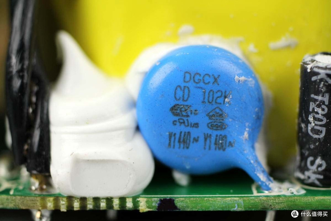 拆解报告:IDMIX大麦MFI认证三合一移动电源CH07