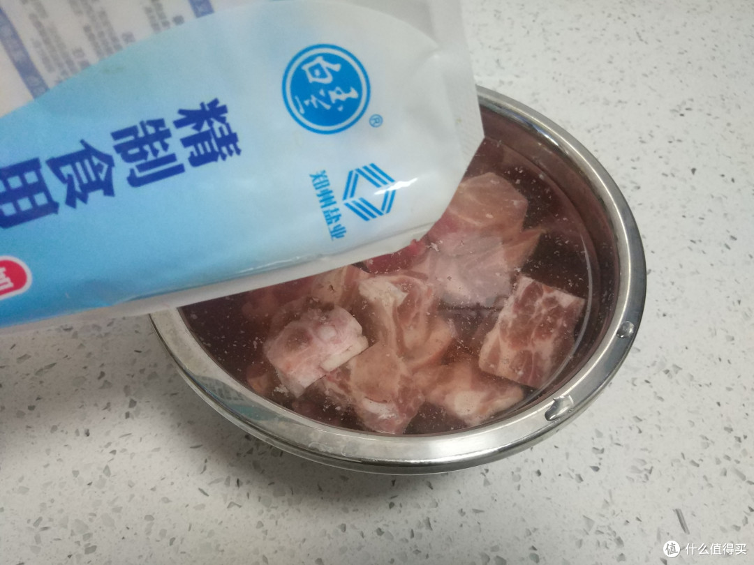 排骨新吃法，不焯水，不炒糖色，加点南乳汁一炖，香味十足特好吃