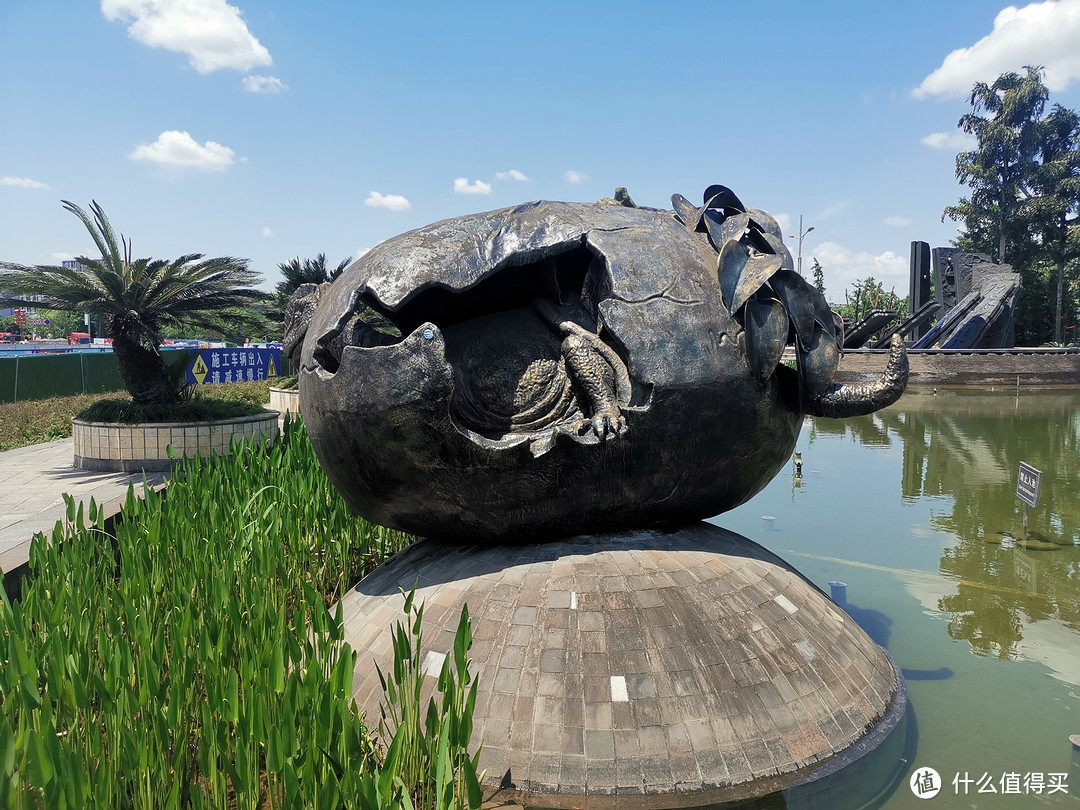 恐龙蛋雕像