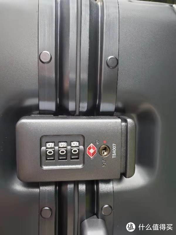 给你满满的安全感-地平线8号Power系列行李箱测评