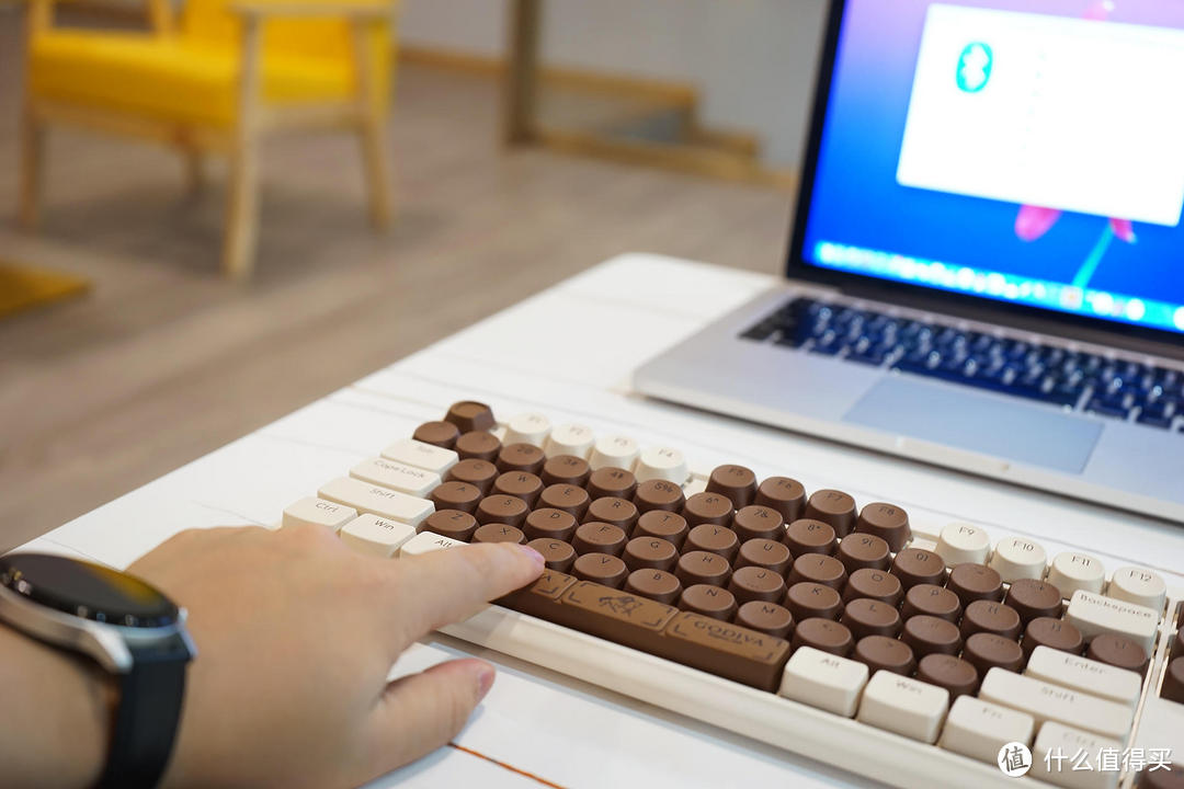ikbc歌帝梵联名款机械键盘：这是一块可以吃的巧克力？不，想得美！