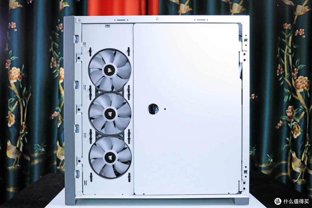 5800X 与 11700K 哪个更适合 CSGO 这一类对抗性较高的游戏呢?
