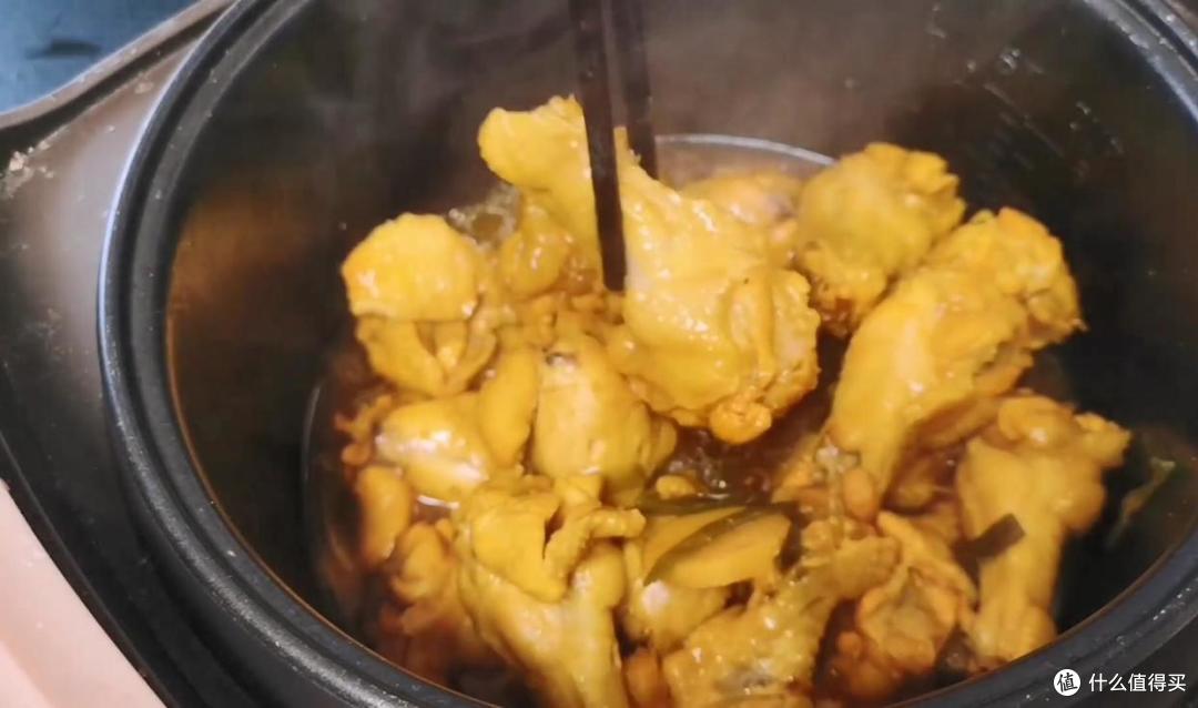 电饭煲版的盐焗鸡翅,软烂入味,不仅好吃,而且还好看