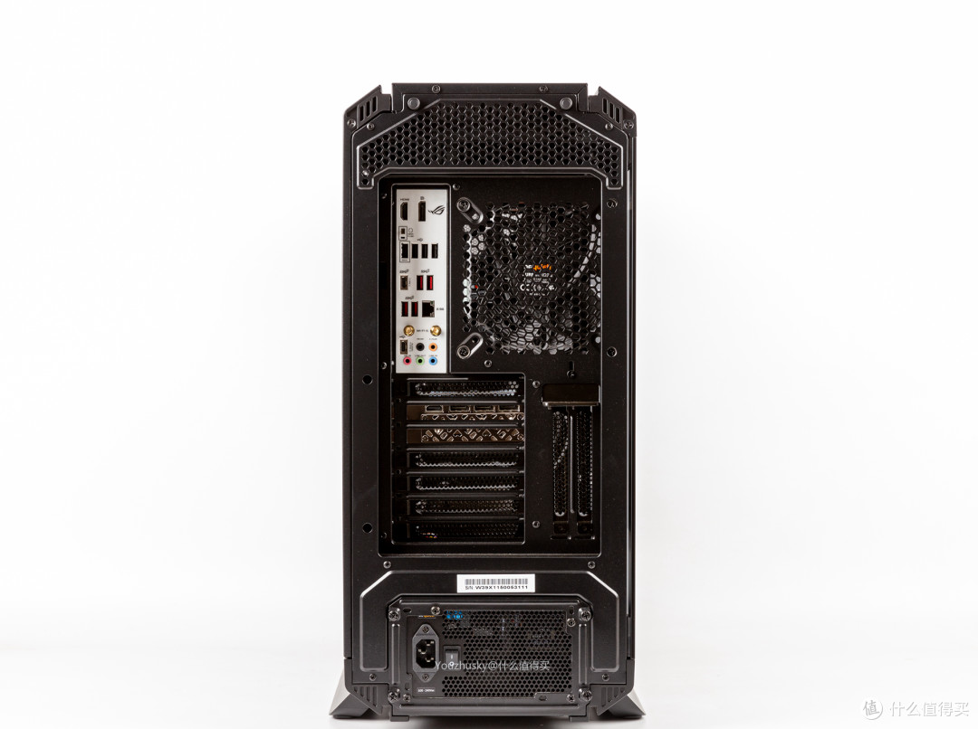 power 11fm 750w电源整机侧面整机侧面机箱内配件一览,显卡为最新推出