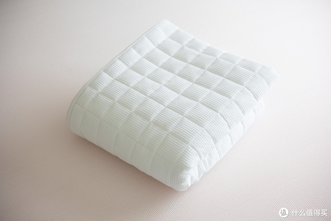 我选择了一款可以调软硬的床垫——栖作可拆卸3D款床垫