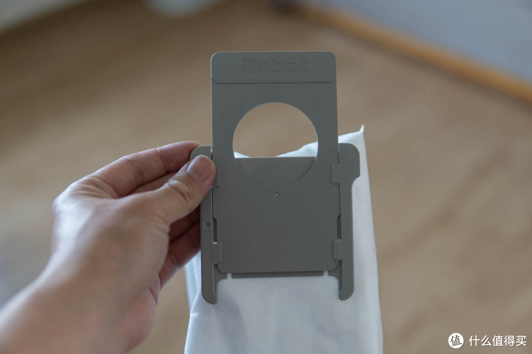 自动集尘、视觉导航,iRobot i7+告诉你扫地机器人还能这么玩