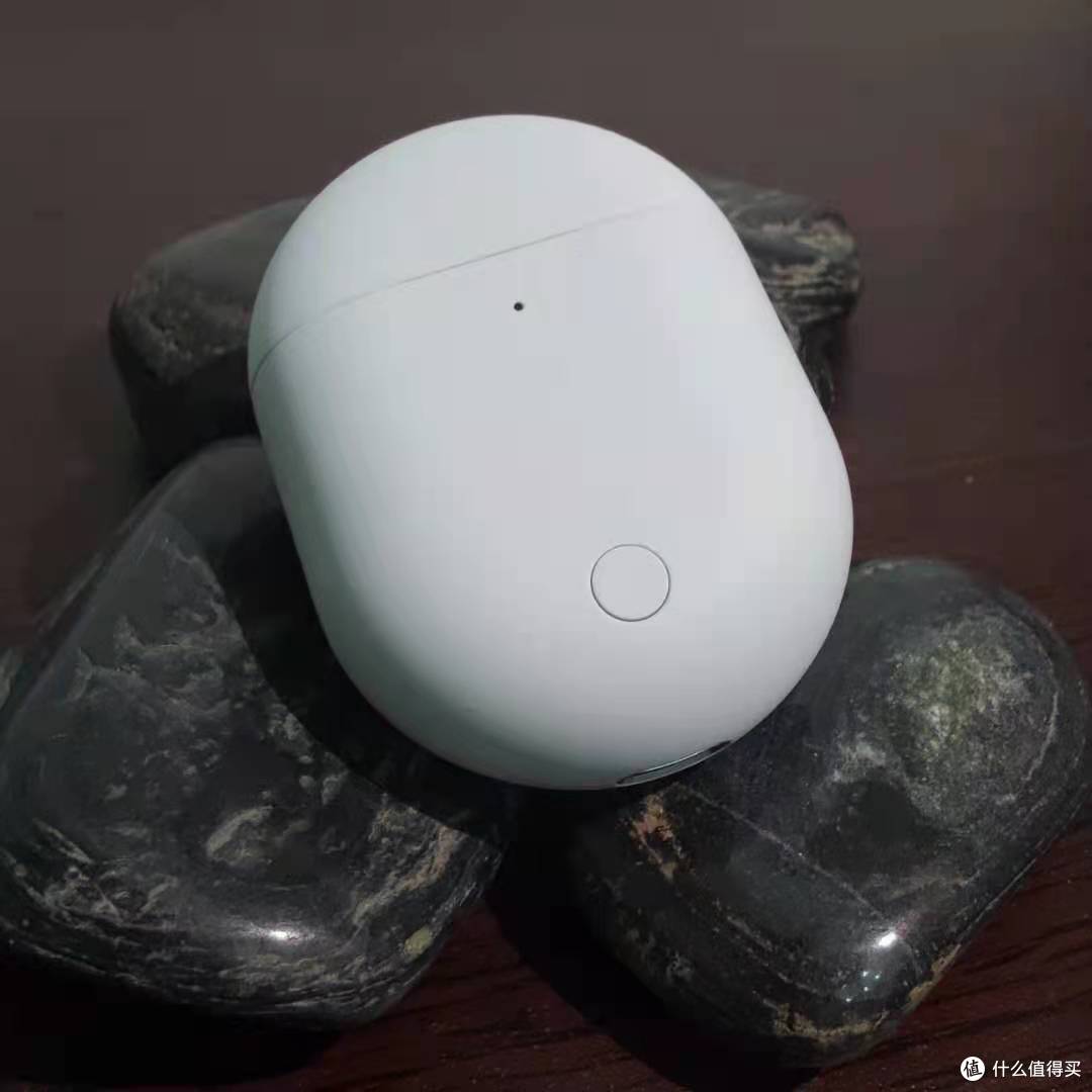 耳机盒正面