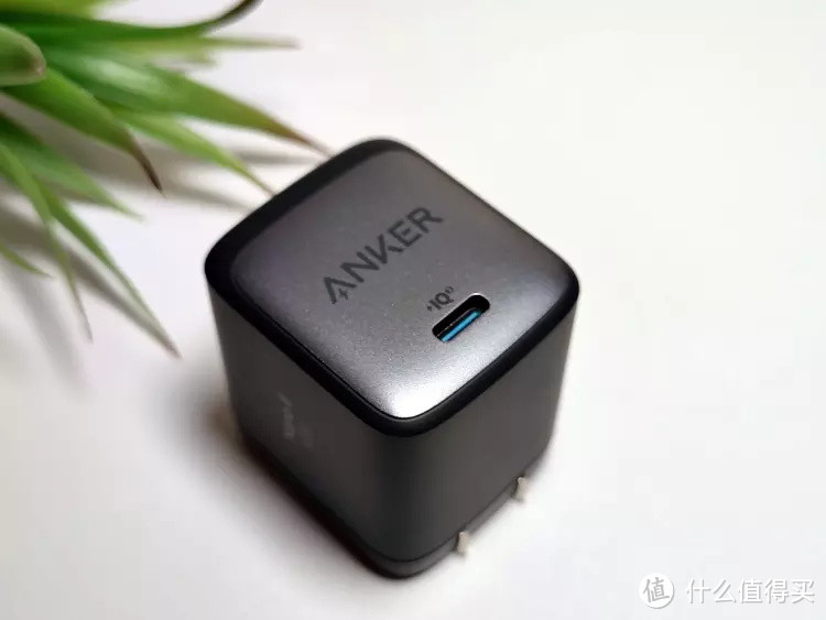 新一代Anker快充65W充电器可以搞定我们的数码全家桶？