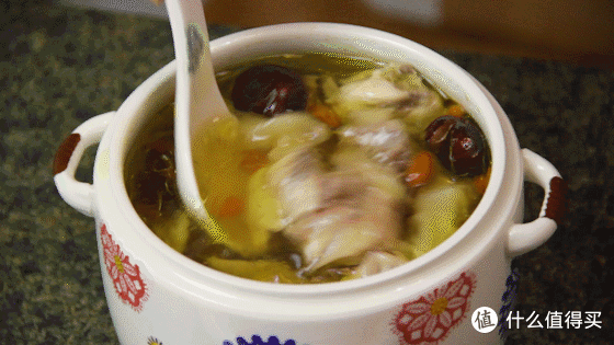 花胶鸡汤的做法，汤色金黄特别营养，老婆喝了补身子