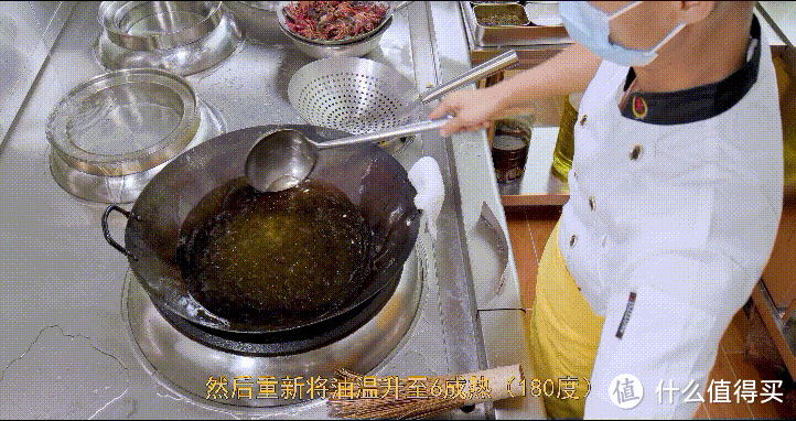 厨师长教你：“咸蛋黄锅巴小龙虾”的做法，色泽金黄，壳脆肉香