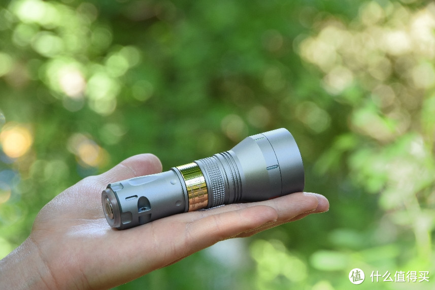 手握光明,刺破黑暗一雷明兔 Lumintop 雷神2白激光手电使用体验