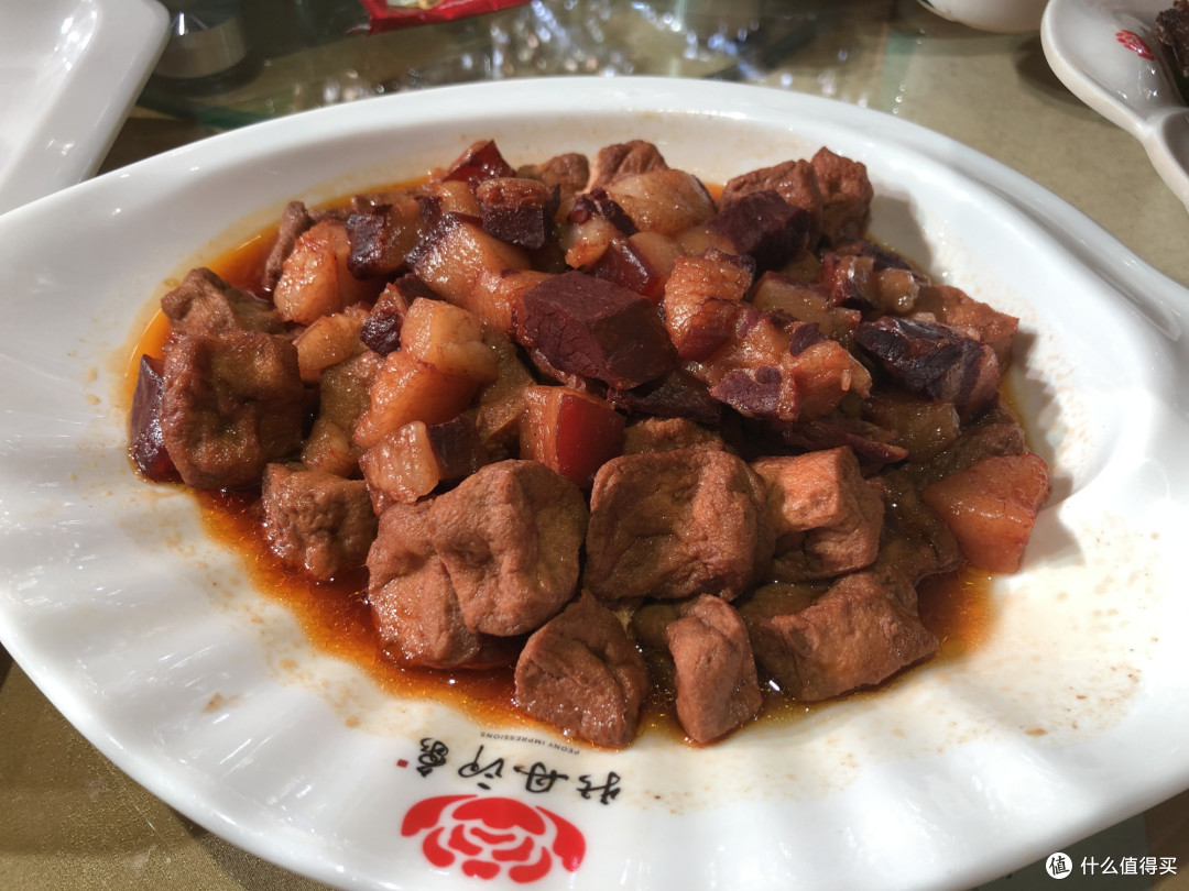 18道菜4道汤,22道菜才799元,三线城市的婚宴菜实惠吗?