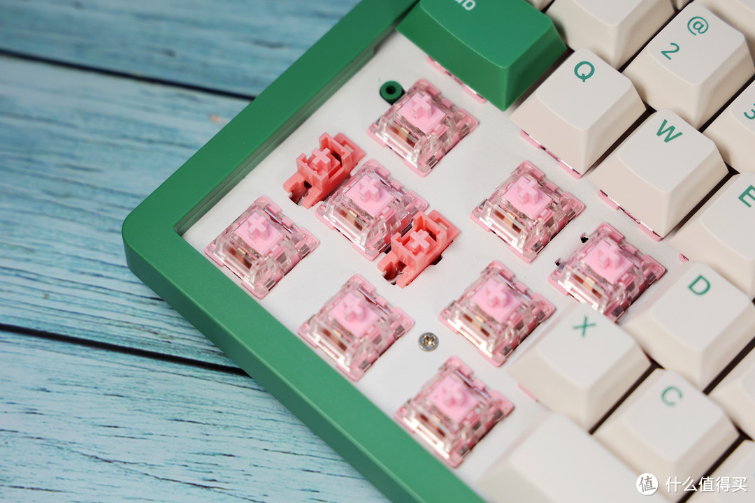 给你红豆奶绿般的甜蜜！聊一款性价比很高的入门级机械键盘——AKKO 3096 DS