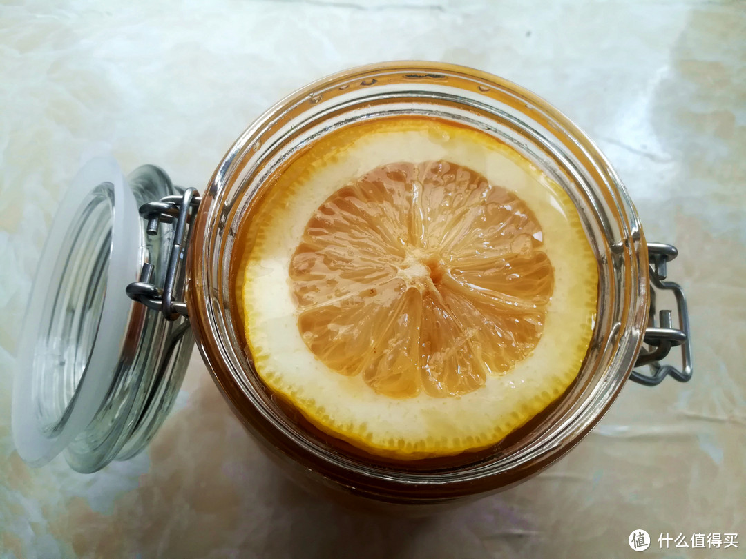 做蜂蜜腌柠檬，多加1样，清火不甜腻，做一次能喝1个月，真省事