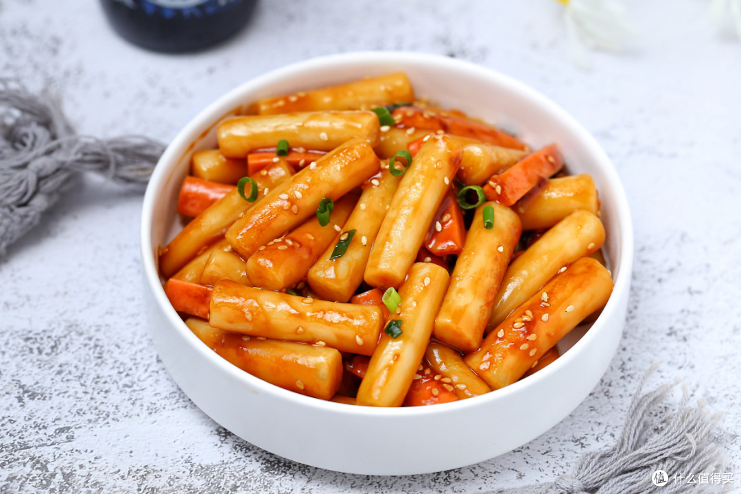 【酱汁火腿肠炒年糕】