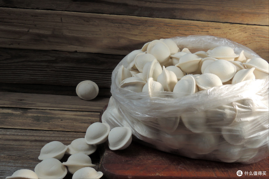 同样是速冻饺子,散装和袋装的有啥区别,为啥不建议购买散装的