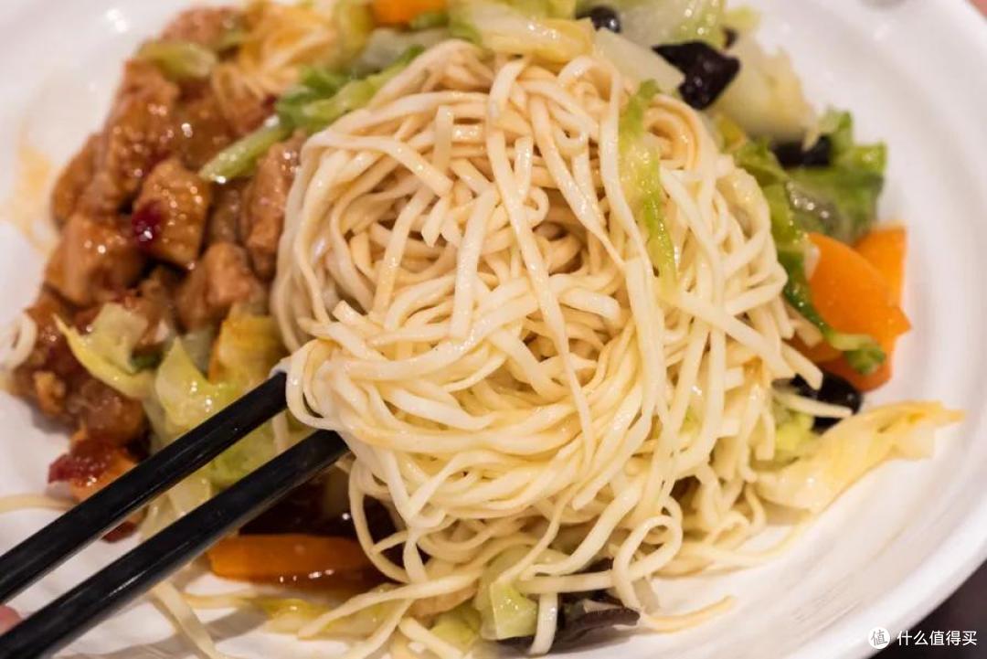 三天狂嗦40碗冷面,告诉你今夏哪家值得吃