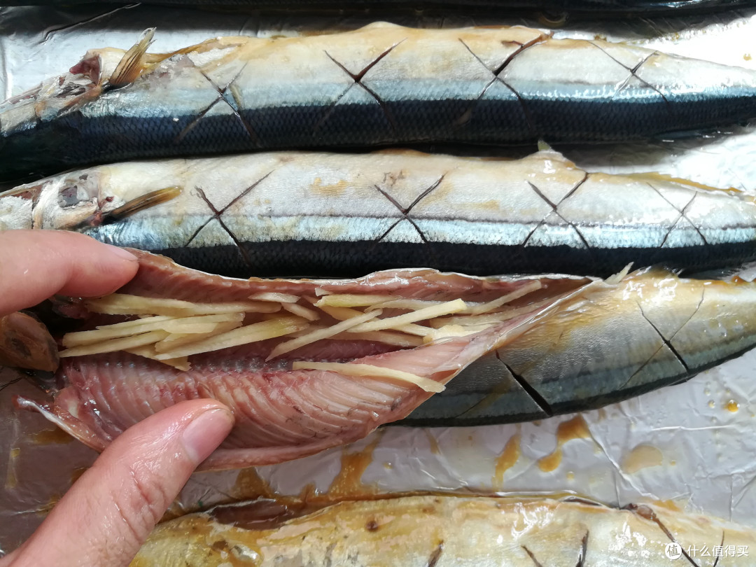 秋刀鱼烤出来腥味重?做对这一步,比料理店大厨做的还好吃
