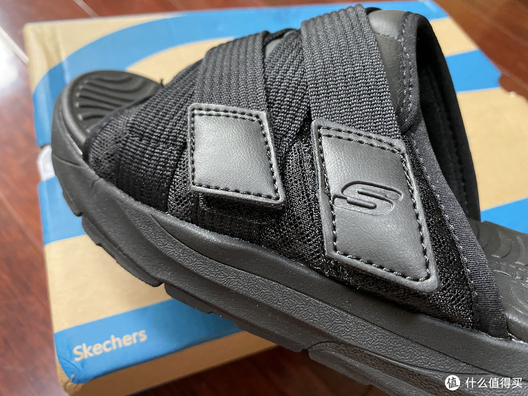 舒适厚底的Skechers休闲拖鞋