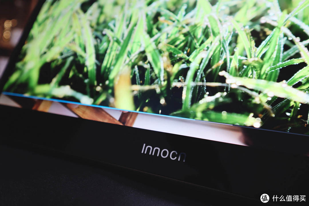 享受奢华与全能的使用体验，INNOCN Q1U便携显示器