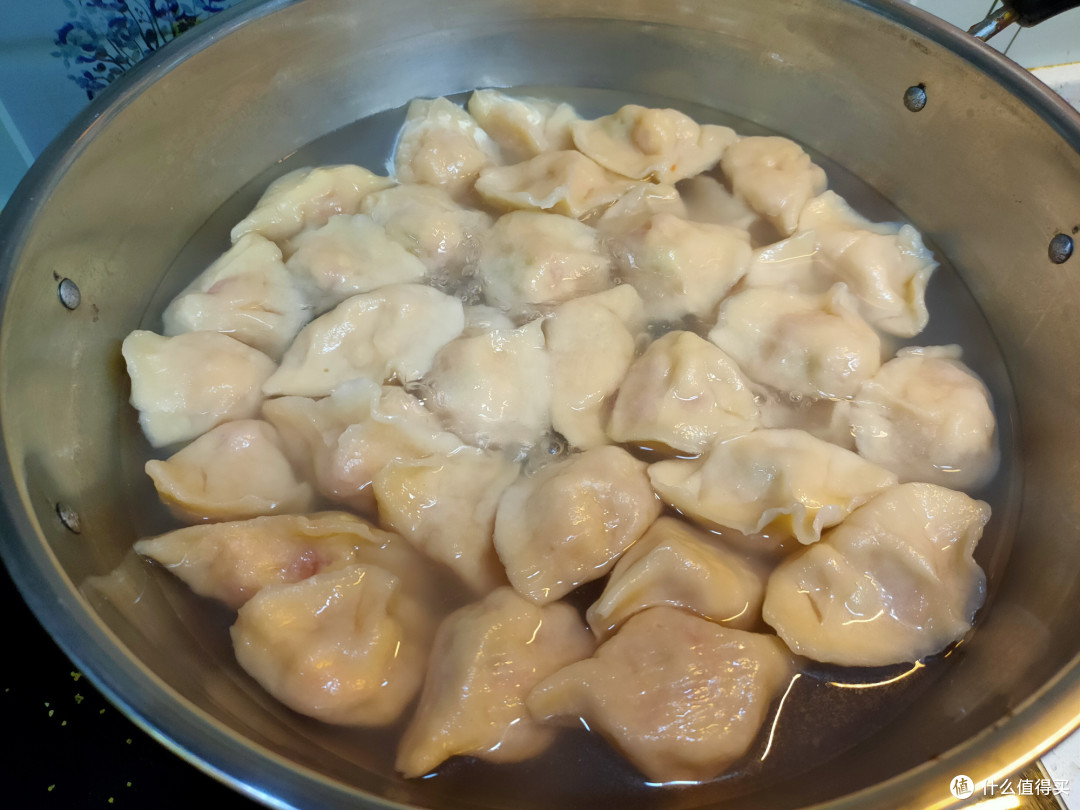西红柿鸡蛋馅饺子,鲜香味美、一口爆汁,很多人没吃过