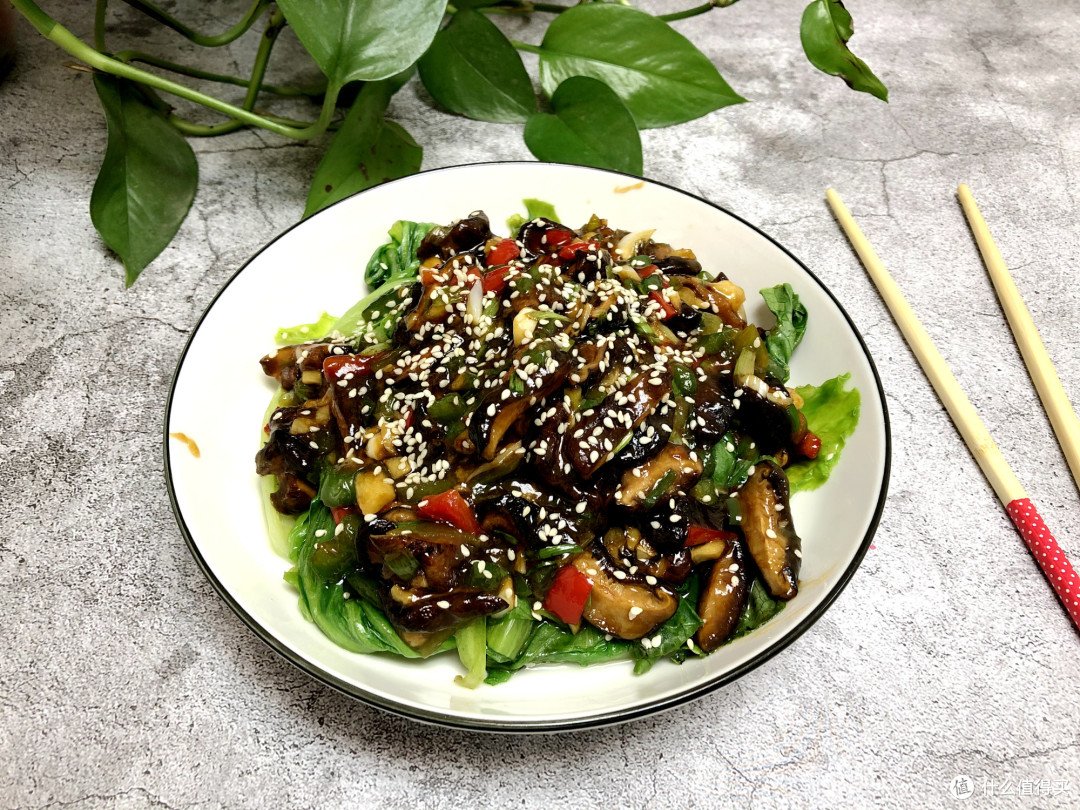 难怪那么多女生爱吃生菜，学会了这种做法，生菜吃着比肉还香呢