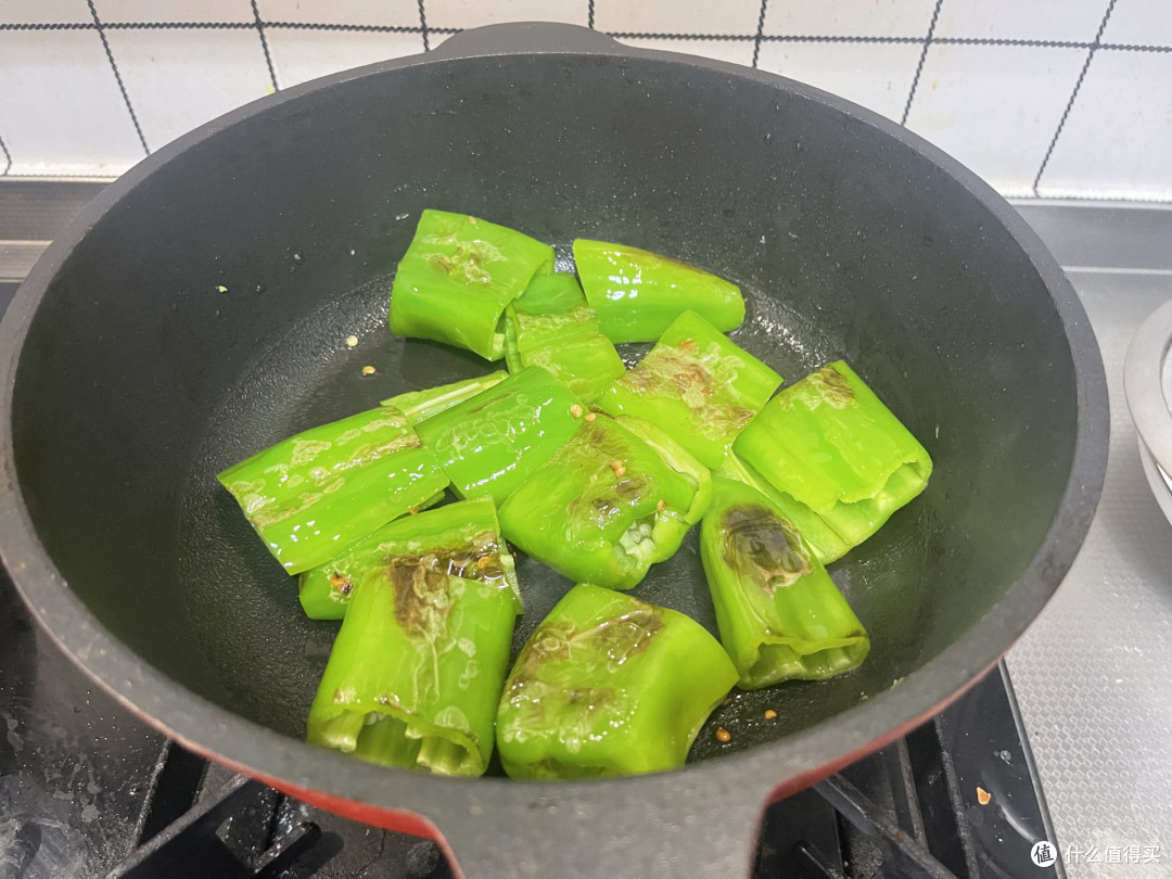 别再吃青椒炒鸡蛋了,新做法酸辣开胃,不试试后悔,我家经常吃