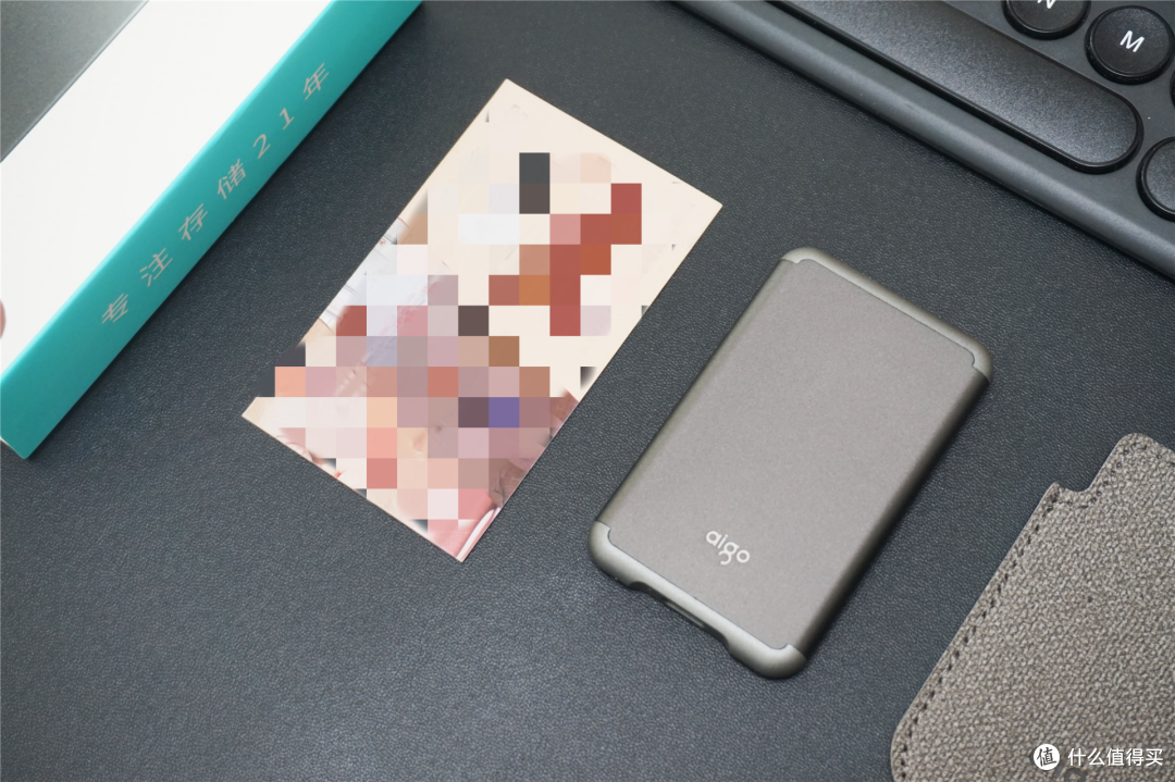 比名片还小，速度却能达到520MB/S！aigo移动固态硬盘S7 Pro体验