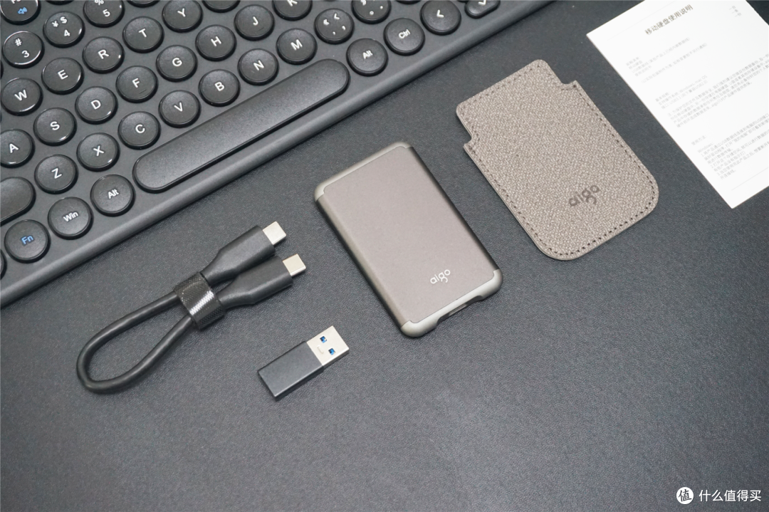比名片还小，速度却能达到520MB/S！aigo移动固态硬盘S7 Pro体验