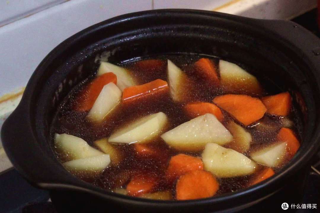 炖牛肉到底应该先放盐还是后放盐?