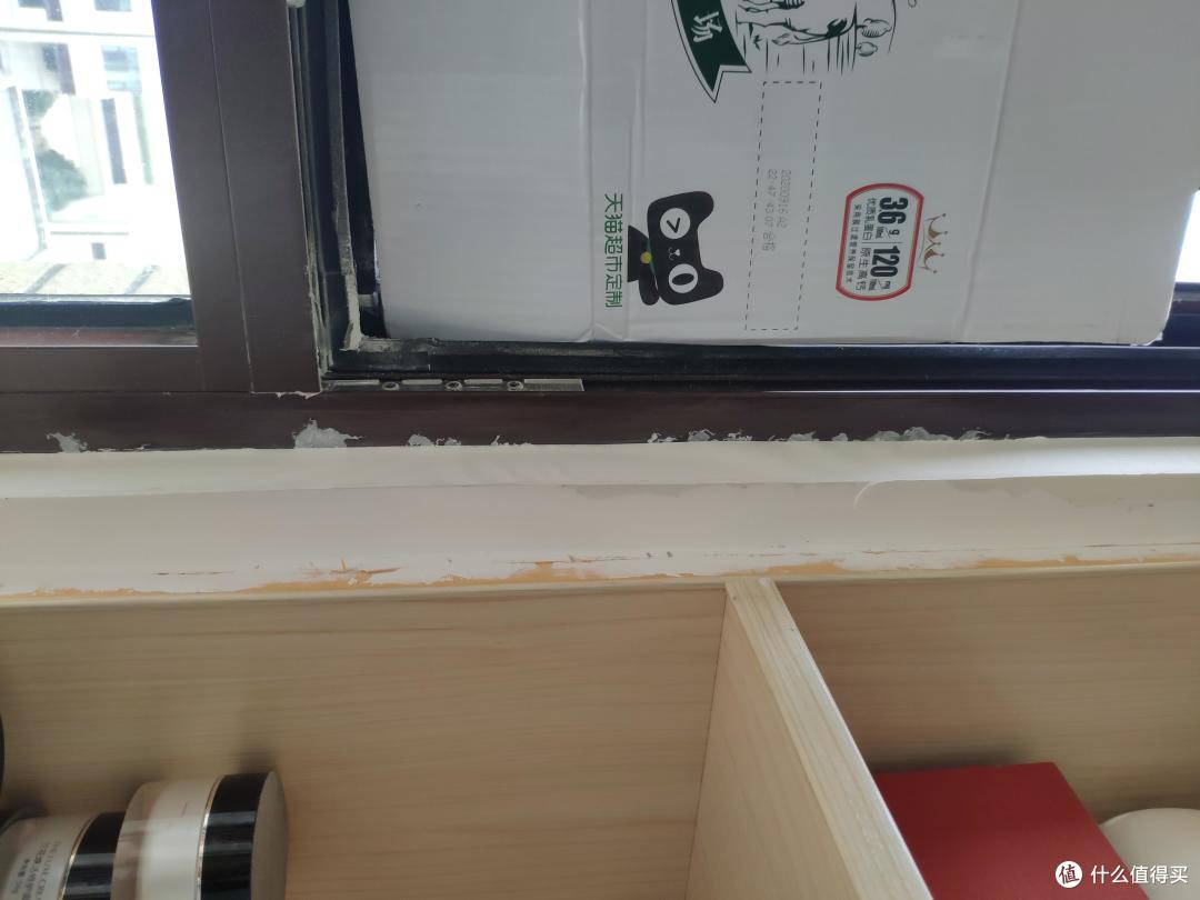 为了不碍事 我把窗户卸了 用纸板遮挡一下