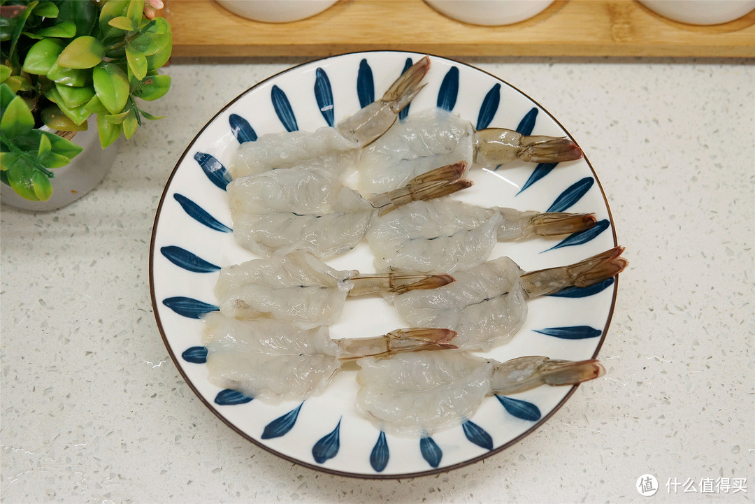 夏天吃大虾,水煮、油炸靠边站,这做法几天不吃就喊馋,省事好吃