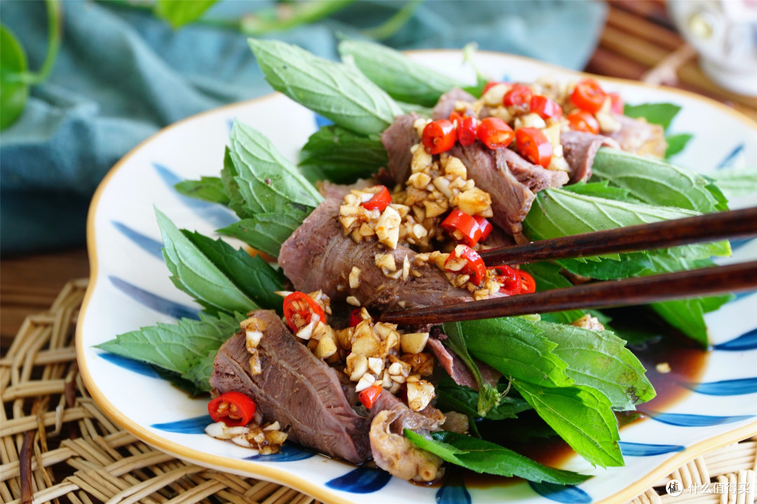 天太热,做了一盘“清凉牛肉卷”,清凉酸爽,吃几个上瘾了