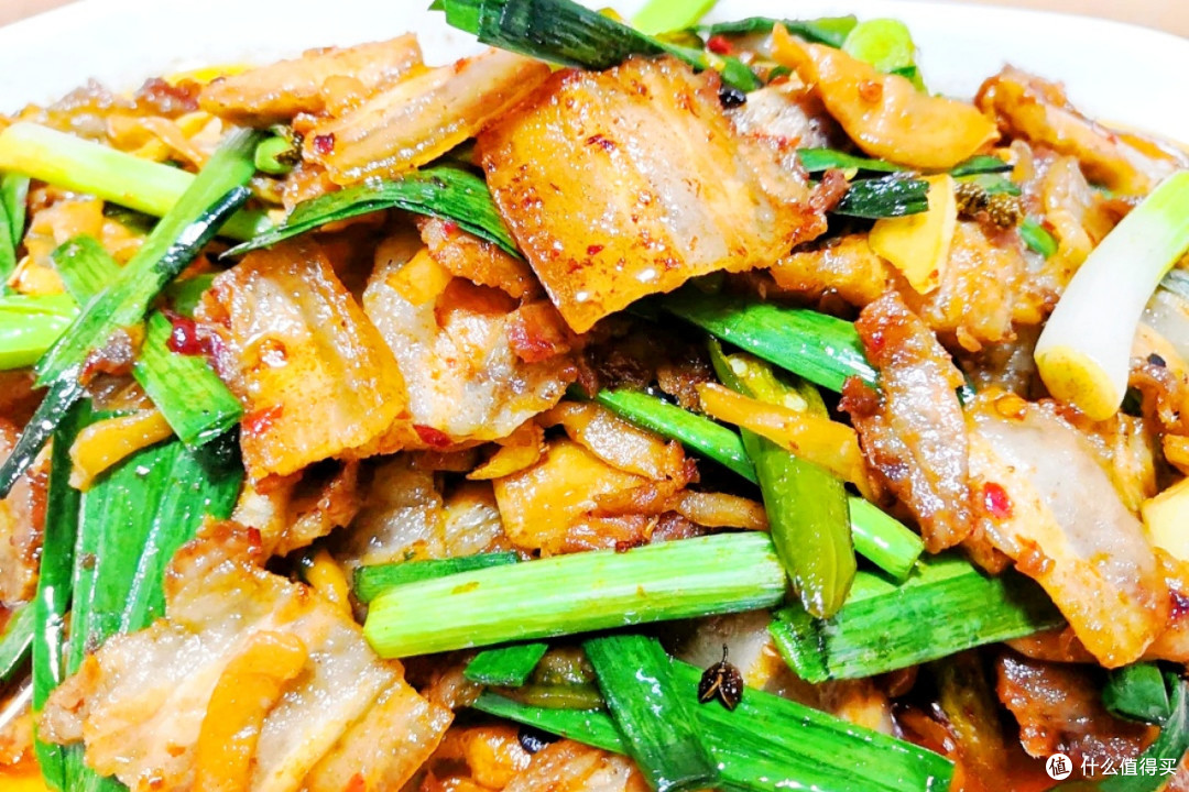 回锅肉,先炒酱还是先炒肉?顺序搞错肉片柴硬难嚼,教你正确做法