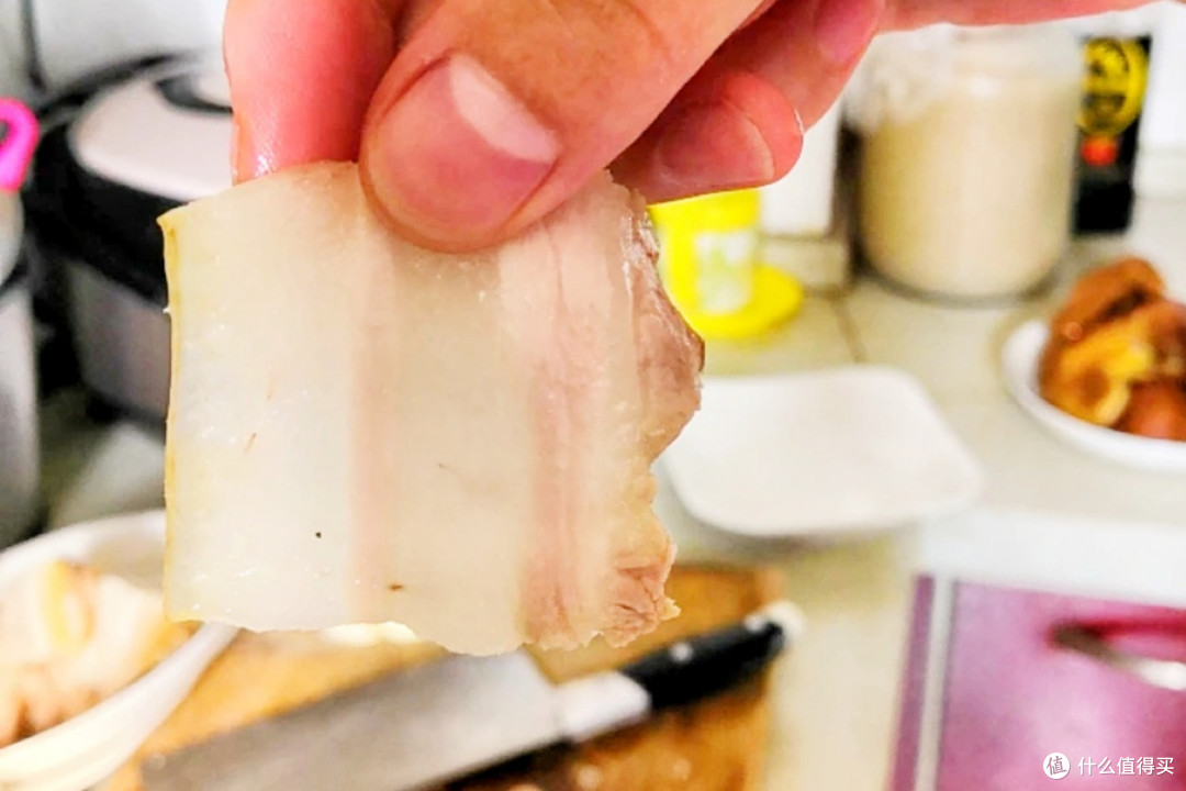 回锅肉,先炒酱还是先炒肉?顺序搞错肉片柴硬难嚼,教你正确做法