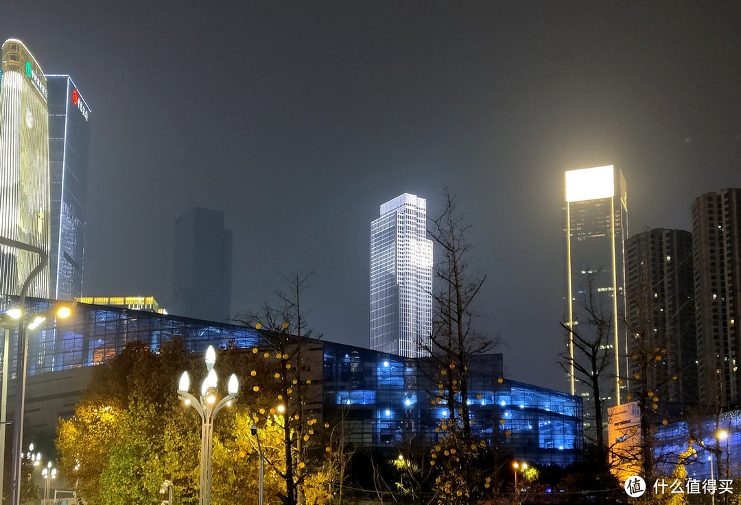 镜头中的山城夜景，OPPO Reno5 Pro+夜拍实力有多强？