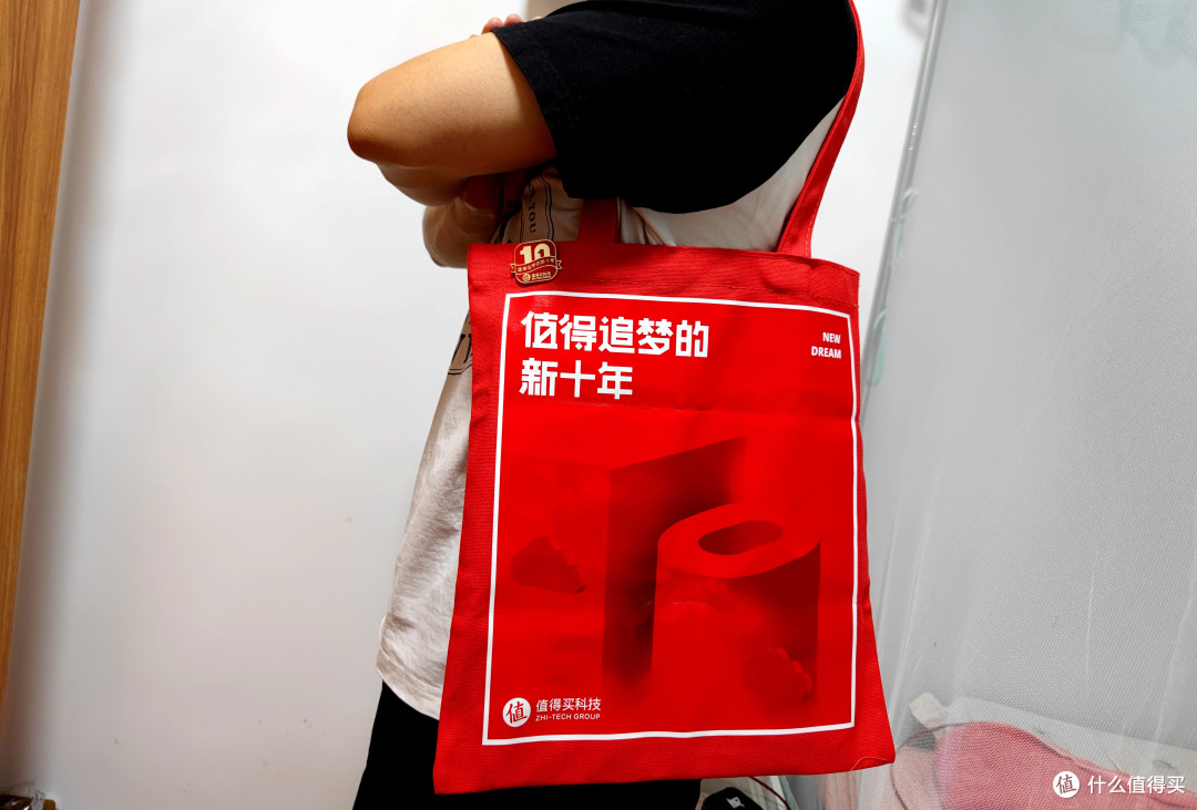 新十年定制手提袋+纪念徽章 全站首晒!跟随“张大妈”的步伐,迈向新十年!