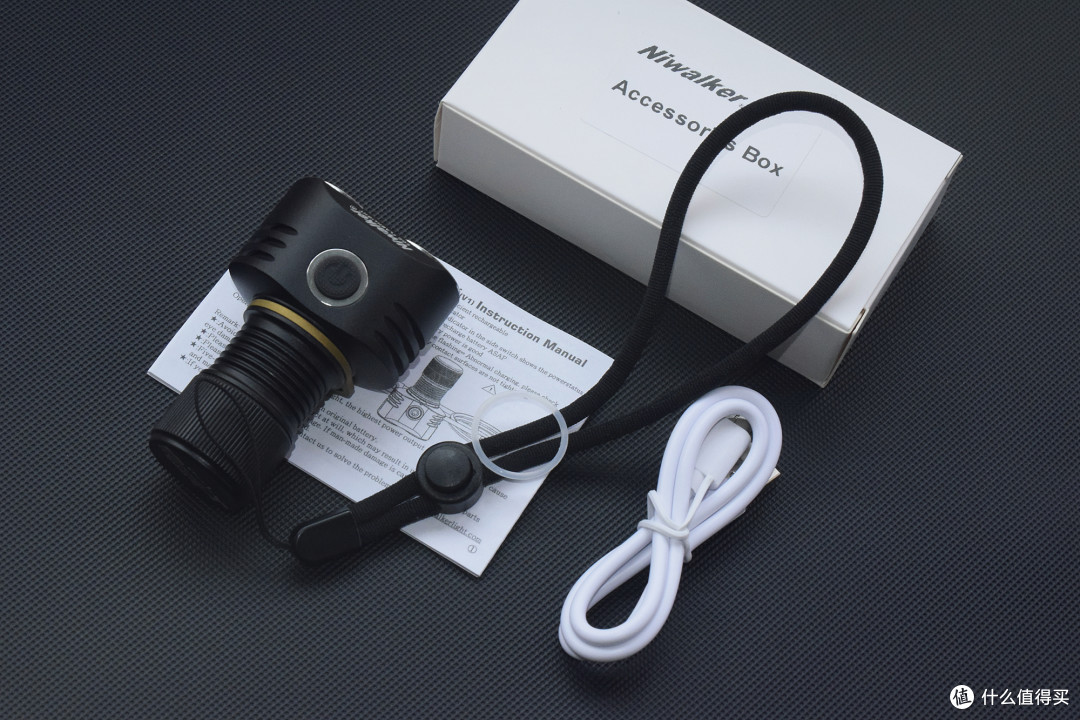 双珠掌中宝，耐玩小手电！耐沃克 Niwalker ETmini V1赏玩