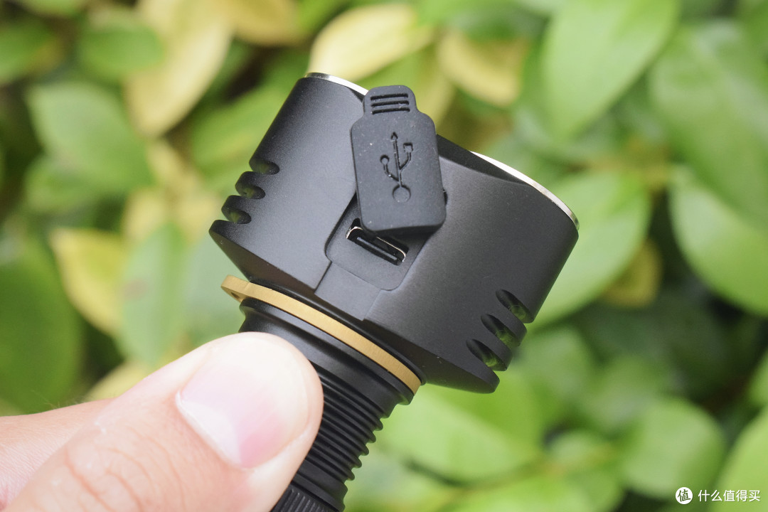 双珠掌中宝，耐玩小手电！耐沃克 Niwalker ETmini V1赏玩