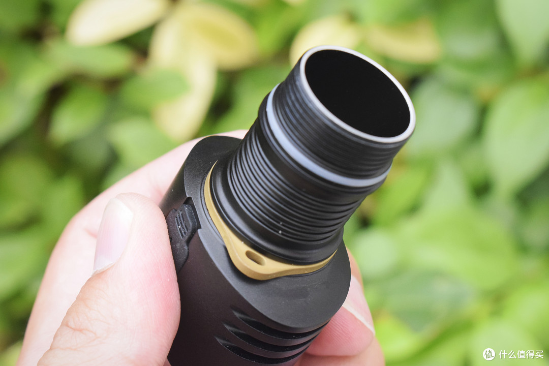 双珠掌中宝，耐玩小手电！耐沃克 Niwalker ETmini V1赏玩